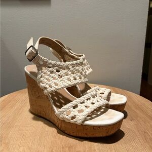 Women’s White Size 8 Wedge